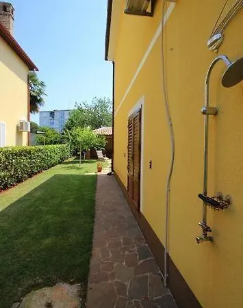 Guest house House Alenka Novigrad Close The And Center *