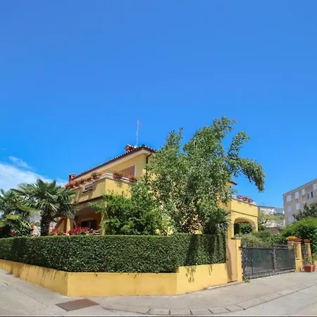 Guest house House Alenka Novigrad Close The And Center