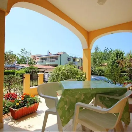House Alenka Novigrad Close The And Center Guest house