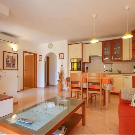 House Alenka Novigrad Close The And Center Guest house *