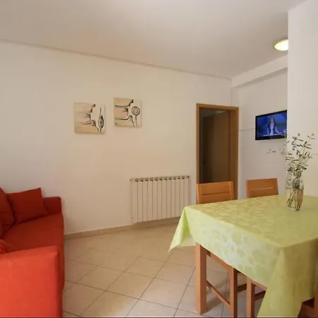 House Alenka Novigrad Close The And Center Guest house *