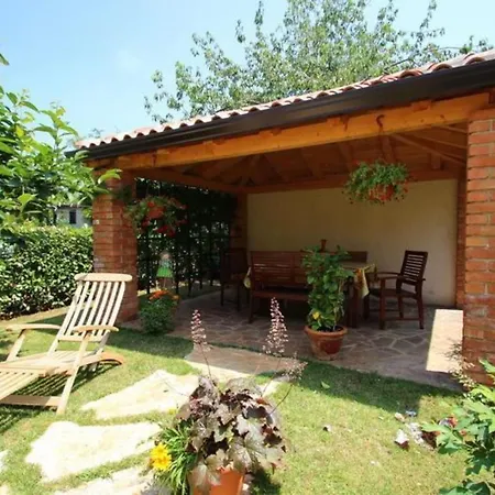 Guest house House Alenka Novigrad Close The And Center